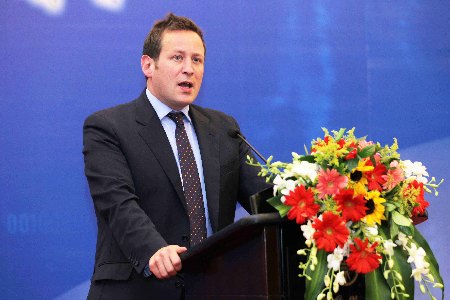 艾德·韋澤在開幕式上致辭