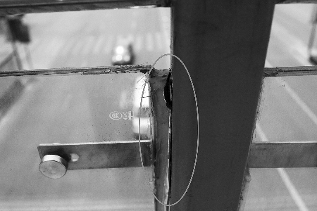 鄭州7座新天橋“集體犯病” 施工單位集體“治療”