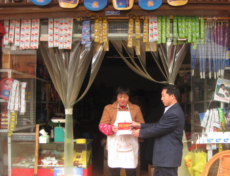 環(huán)境整治出新招 居民爭(zhēng)當(dāng)文明衛(wèi)生戶