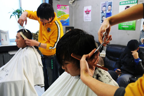 初春到 理發(fā)店人氣旺