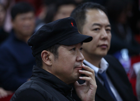 王剛自傳發布會“眾星捧月”