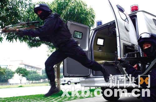 廣州武警特戰(zhàn)隊(duì)配發(fā)反恐儀器備戰(zhàn)亞運(yùn)安保