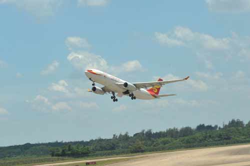 海航“國家大劇院號”飛機命名暨首航儀式在瓊舉行