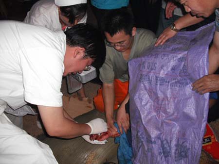 酒廠女職工右手被卡進料管道 三門峽消防成功處置