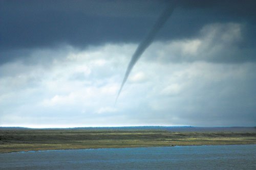 青海湖一天內兩次出現龍吸水奇觀(圖)