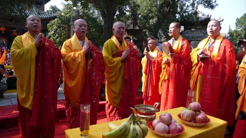 山西運城:華人齊聚關公故里 世界最高關帝像落成