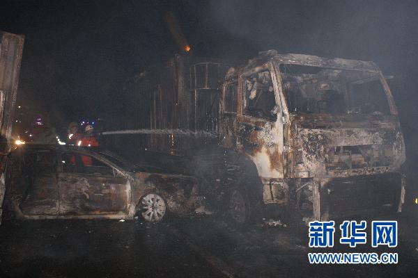 沈海高速多車連環(huán)相撞起火致交通擁堵7小時(shí)