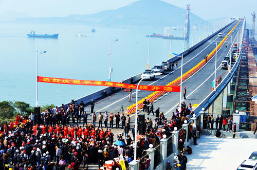 平潭海峽大橋通車　結(jié)束輪渡進(jìn)出海島歷史
