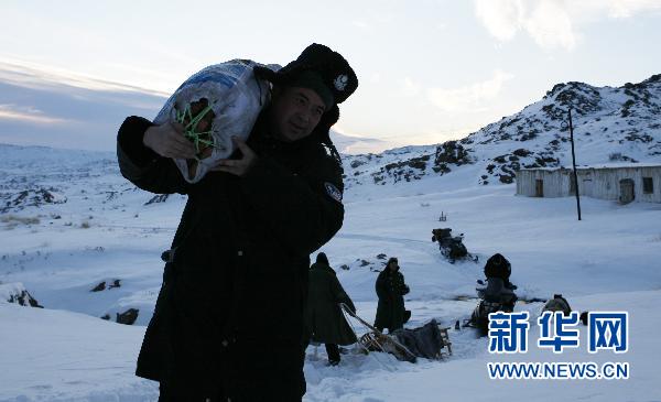 新疆阿勒泰為被困農牧民送物資