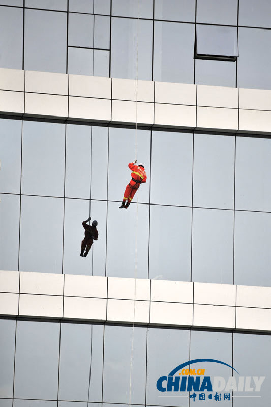 亞州最大單體建筑環(huán)球中心舉行滅火救援演習(xí)