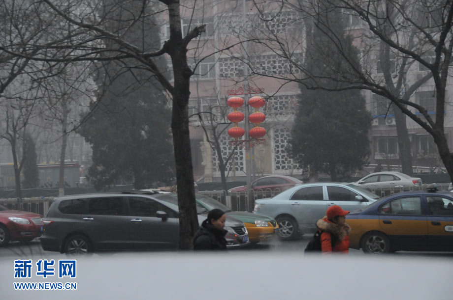 北京大部地區霧霾彌漫 早晚能見度對比