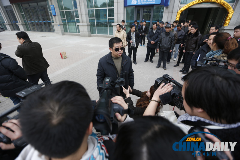 武漢民工跳騎馬舞慶祝討薪成功