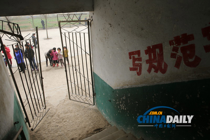 湖北老河口校園踩踏事故致4死11傷