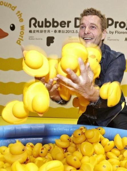 大黃鴨設計者斥抄襲愚蠢:內地版全是山寨