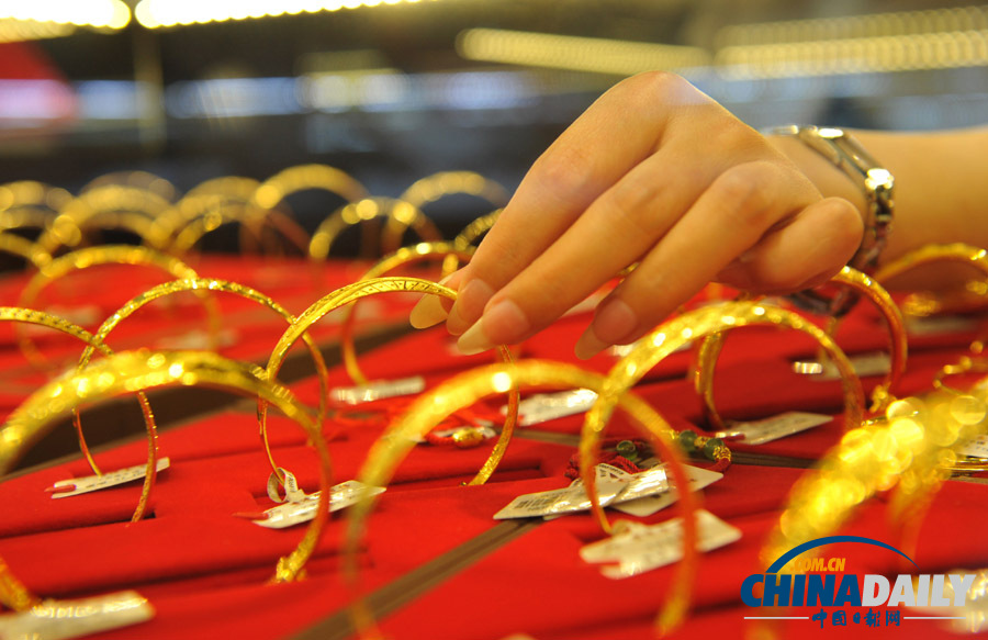 安徽阜陽：黃金低價(jià)引市民搶購 金店被搶購一空