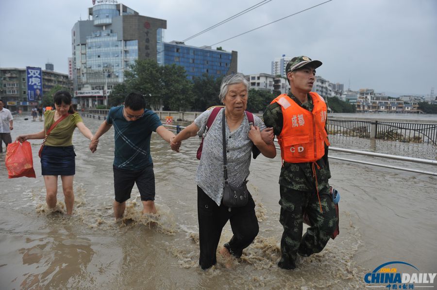 沱江洪峰過境成都金堂