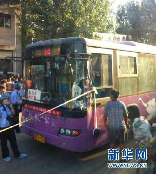 河南安陽公交車持刀傷人案遇難人數(shù)升至3人