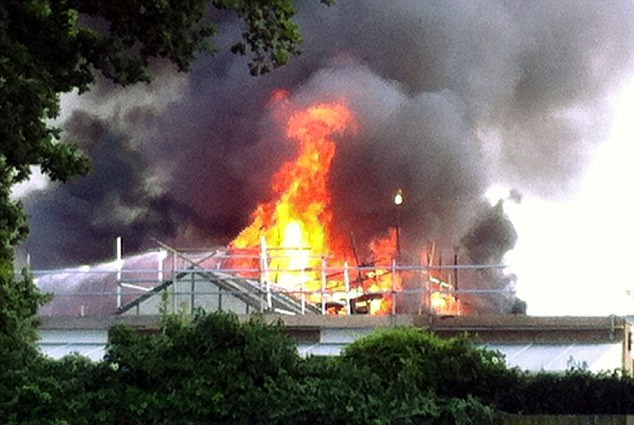 英5名學生疑開學前放火燒毀學校