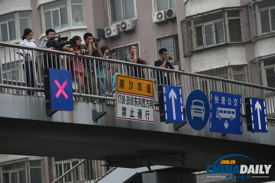 北京首條“潮汐車道”正式開通