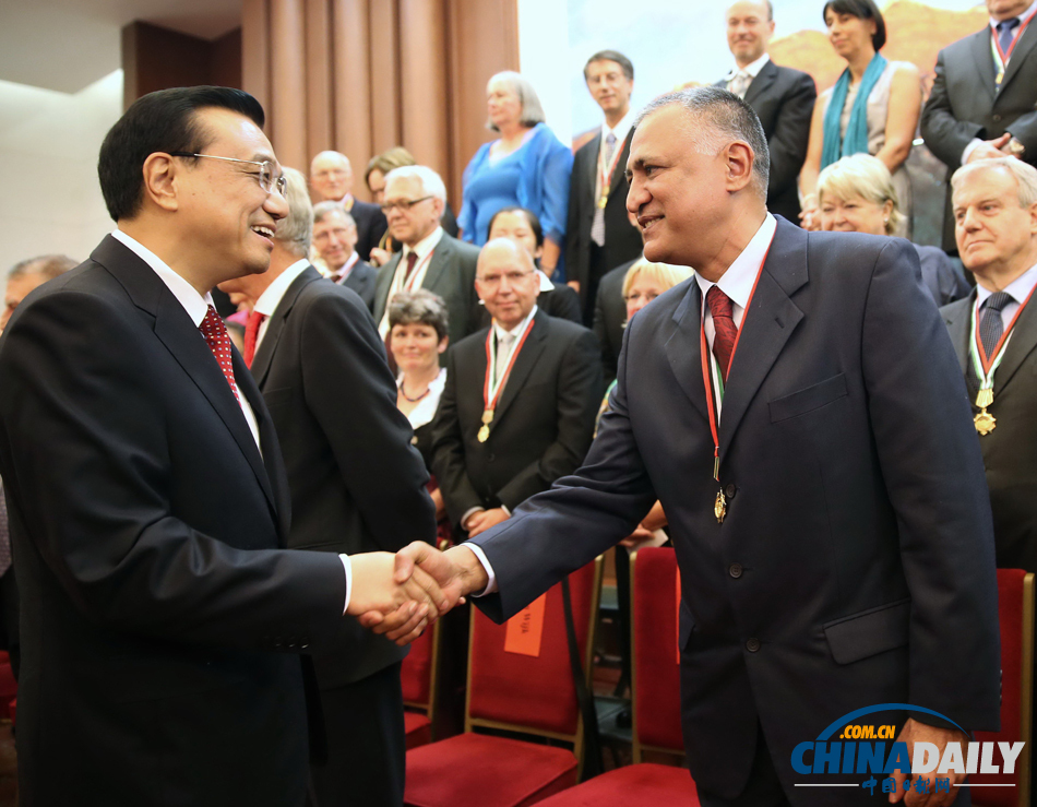 李克強會見2013年度中國政府“友誼獎”獲獎專家