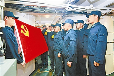 英雄核潛艇,驚濤駭浪寫忠誠