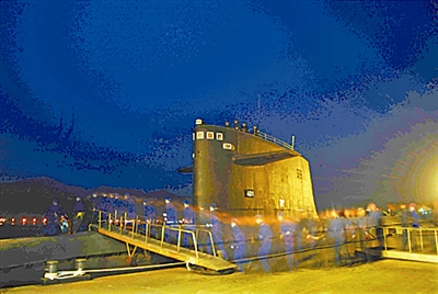 英雄核潛艇,驚濤駭浪寫忠誠