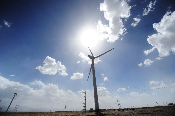 甘肅敦煌市大力開發“太陽光、自然風”，全力打造新能源產業基地