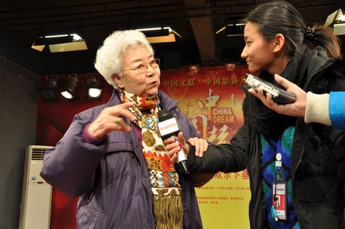 著名電影表演藝術家迎風踏雪郴州送歡樂(圖)