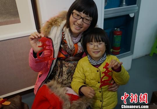 剪紙大師談傳統工美傳承:培養興趣從娃娃抓起