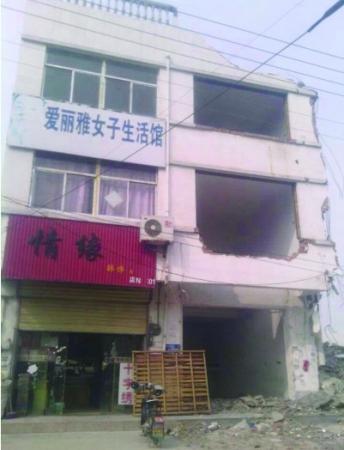 村民樓房大白天被強拆成廢墟 警方:拆錯了