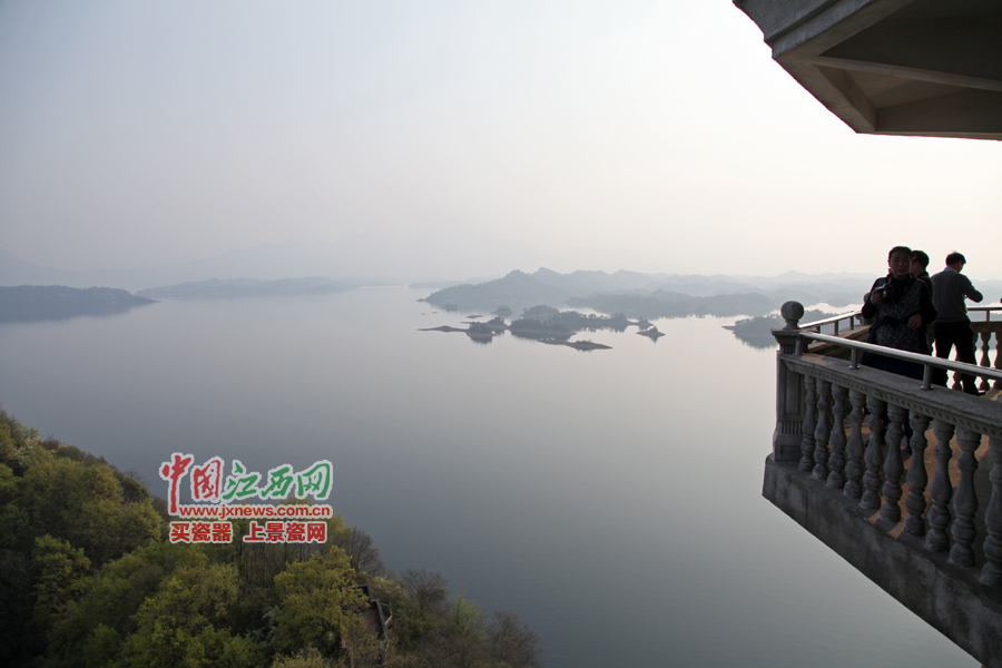 “第六屆全國網絡媒體江西游”采訪團暢游桃花島