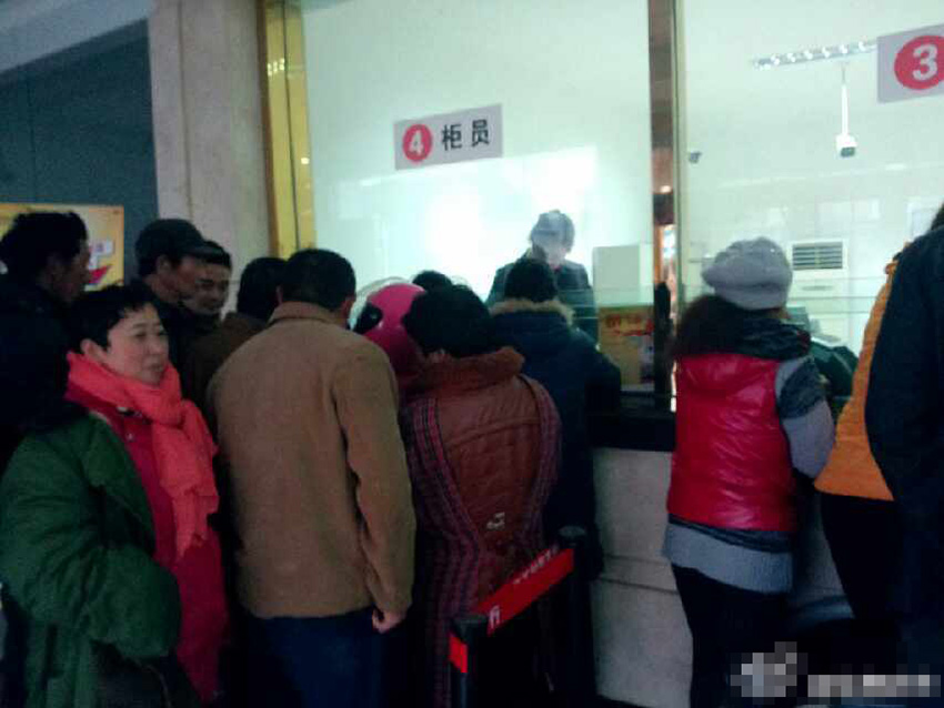 江蘇射陽一銀行被傳倒閉引擠兌潮 調大批現金保供應