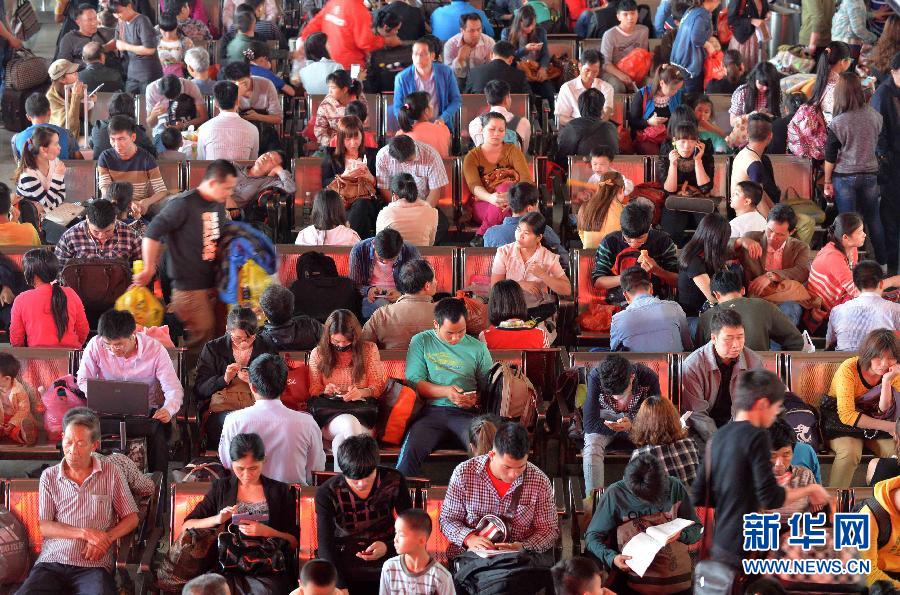 各地迎來清明小長假返程客流高峰