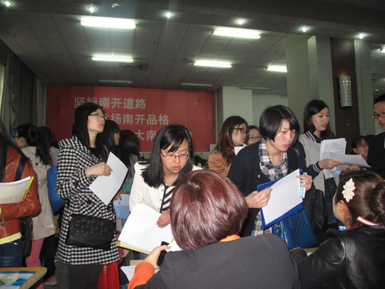 南開大學舉辦專場招聘會為女生撐起“半邊天”