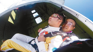 重慶首個跳傘俱樂部開張迎客 跳一次7分鐘要價4880元