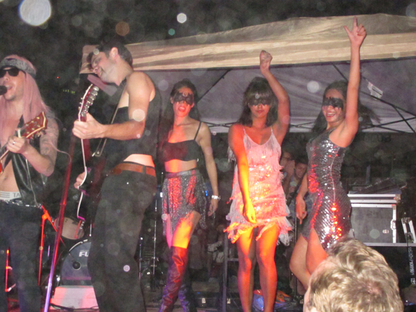 音樂派對(duì)燃爆廈門美麗海灘