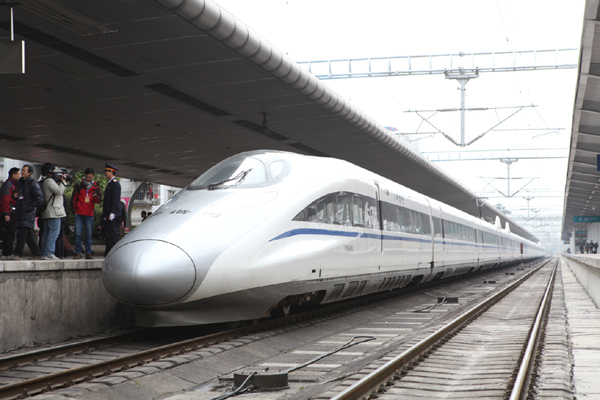 廣西首趟進京高鐵列車開行