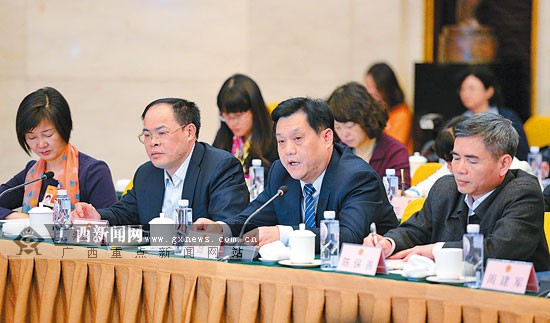 廣西代表團(tuán)認(rèn)真學(xué)習(xí)習(xí)近平參加審議重要講話精神