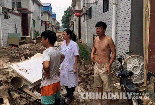 邢臺抗洪搶險救災第一線:80后夫妻同力抗洪