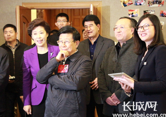 趙克志、張慶偉看望全國兩會長城網(wǎng)前方報道組