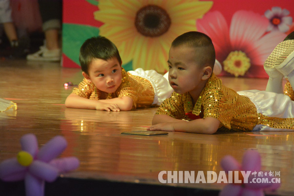 “飛揚的旋律 快樂的六一”文藝匯演活動在石舉行