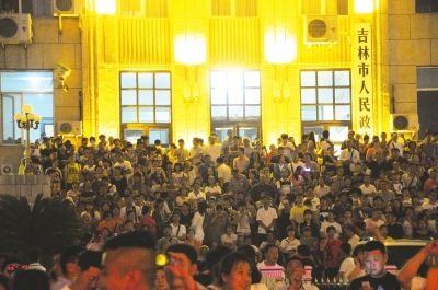 第三屆吉林市河燈文化節(jié) 河燈點(diǎn)亮江城夜