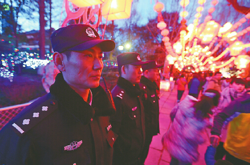 趵突泉花燈會(huì)迎客流高峰 安保級(jí)別升至史上最高