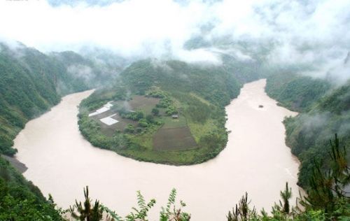 面紅耳赤看男女共浴 走進(jìn)怒江神秘美女村