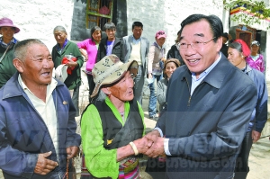 張慶黎：“一定要讓各族人民過上更加安穩(wěn)幸福的好日子！”