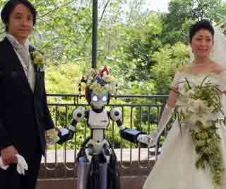 'I do' goes high-tech<BR>日機器人主持婚禮(圖)