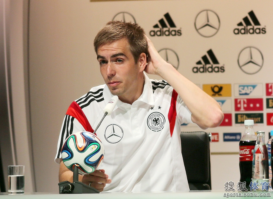 德國召開發(fā)布會 拉姆許爾勒暢談表情輕松