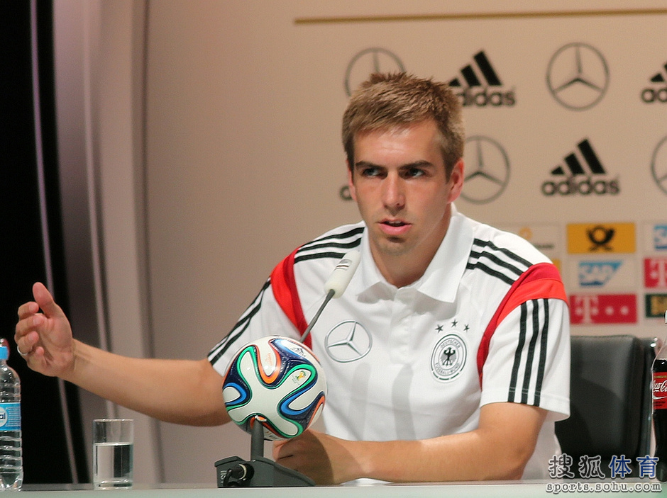 德國召開發(fā)布會 拉姆許爾勒暢談表情輕松