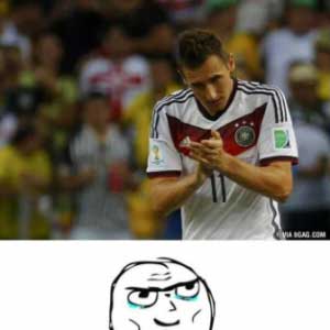 國外網友辣評:足球是一項”基情四射”的運動