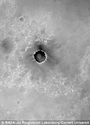 NASA公布火星沙丘揚(yáng)塵圖 猶如人類扔下小型炸彈